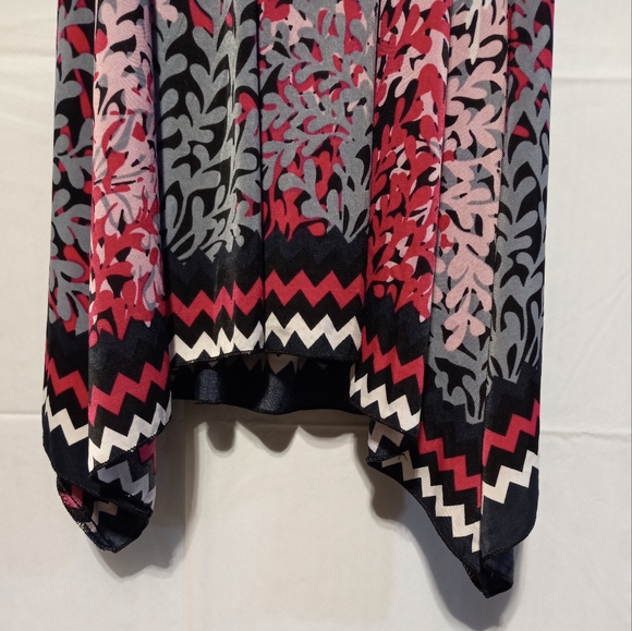 NWT Arianna Leafy Print Halter Dress, S/M, Shark Bite Hem, Black/Pinks/Gray - Picture 4 of 6